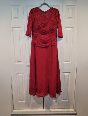 Elegant Red Lace Bodice Women's Dress